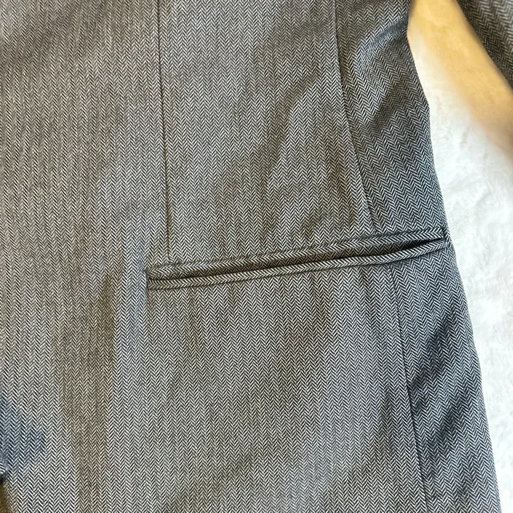 Armani Collezioni Men’s 44R Gray Herringbone Sport Coat Blazer Two Button Elbow